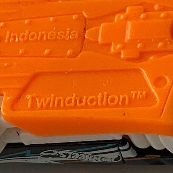 Mattel Hot Wheels Twinduction Mini Diecast Car Track Builders 2010 Black - Picture 10 of 11